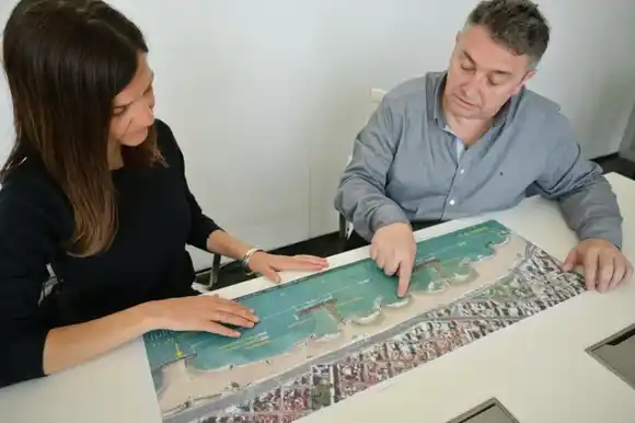 Campaña electoral en Mar del Plata: Raverta propone ampliar la playa pública en 100 mil metros cuadrados