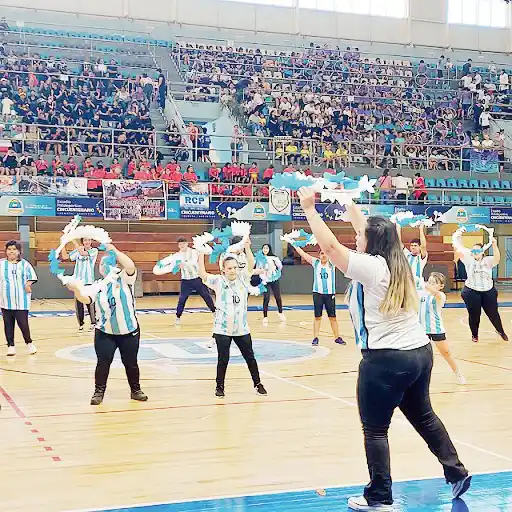 Colorida gala gimnástica de alumnos de
Educación Especial de la ciudad capital
