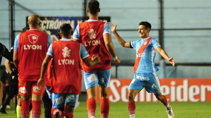 Arsenal empató frente a Lanús con un polémico arbitraje