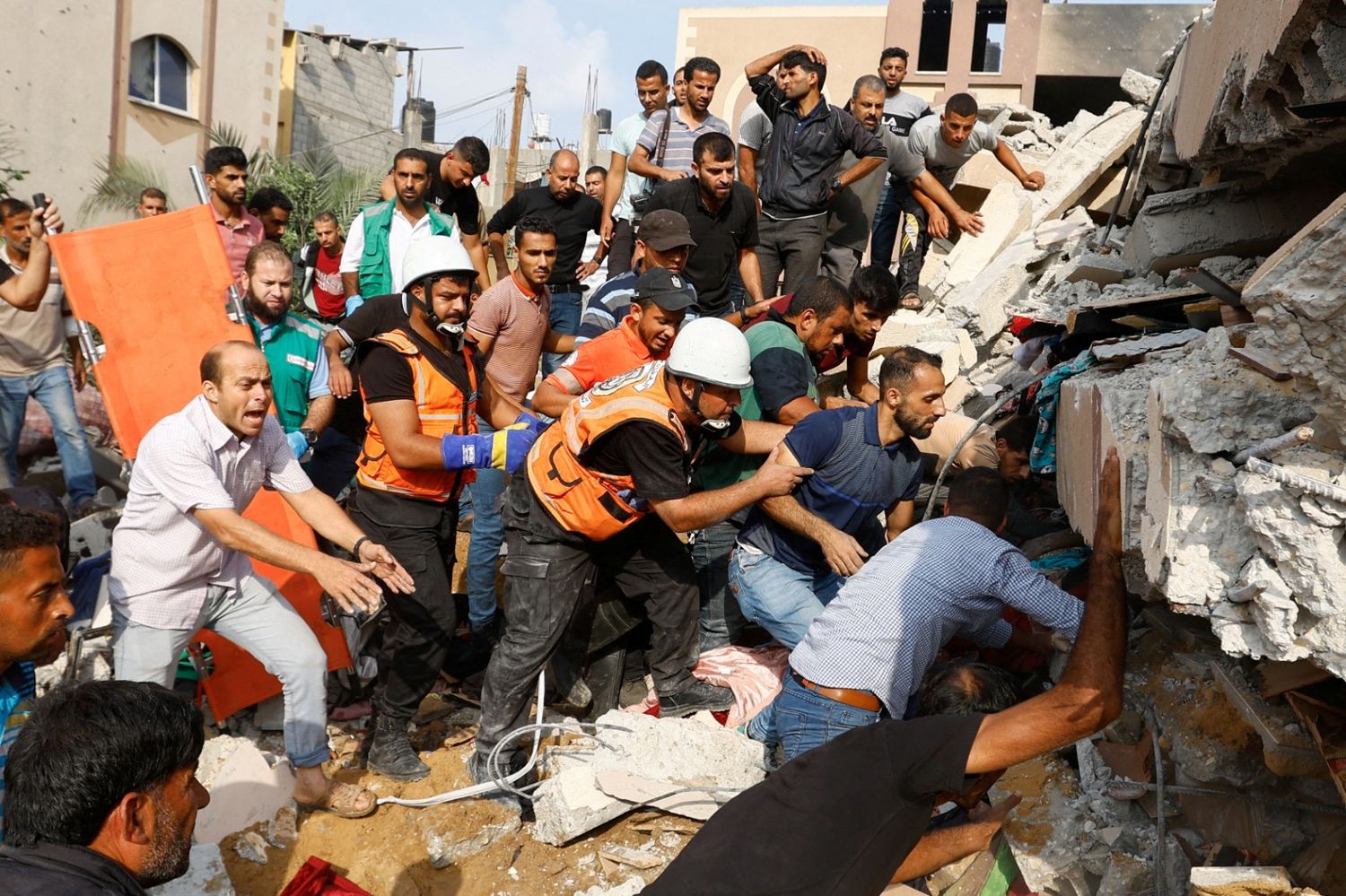 Suman más de 1.100 los muertos por los ataques en Israel y en Gaza