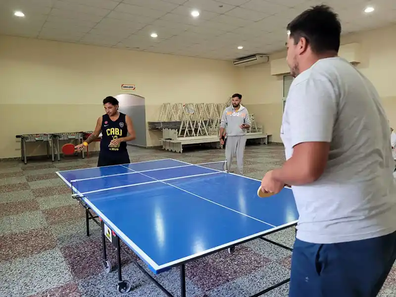 Ping pong y tenis en San Cayetano