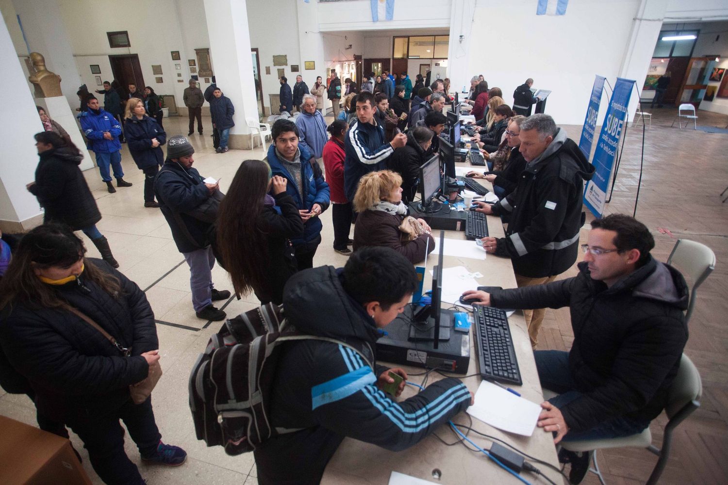 Pases gratuitos de colectivos: empezó el trámite para alumnos y docentes