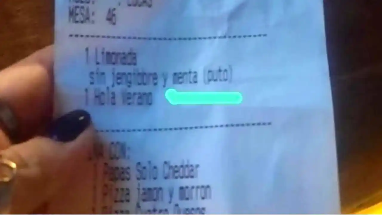 Acusaron a bar de Pilar de “homofóbico” por un insulto en el ticket