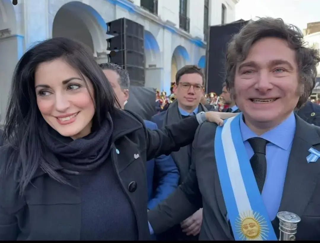 Juliana Santillán diputada nacional junto al presidente de la Nación, Javier Milei.