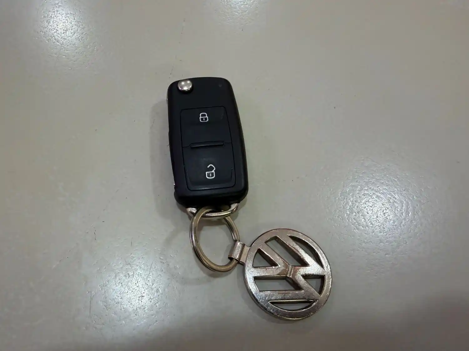 Encontraron llave de vehículo Volkswagen frente a Playa Mansa