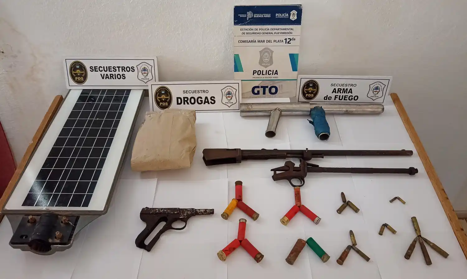 En el lugar fueron detenidas dos personas, entre ellos un hombre con antecedentes.