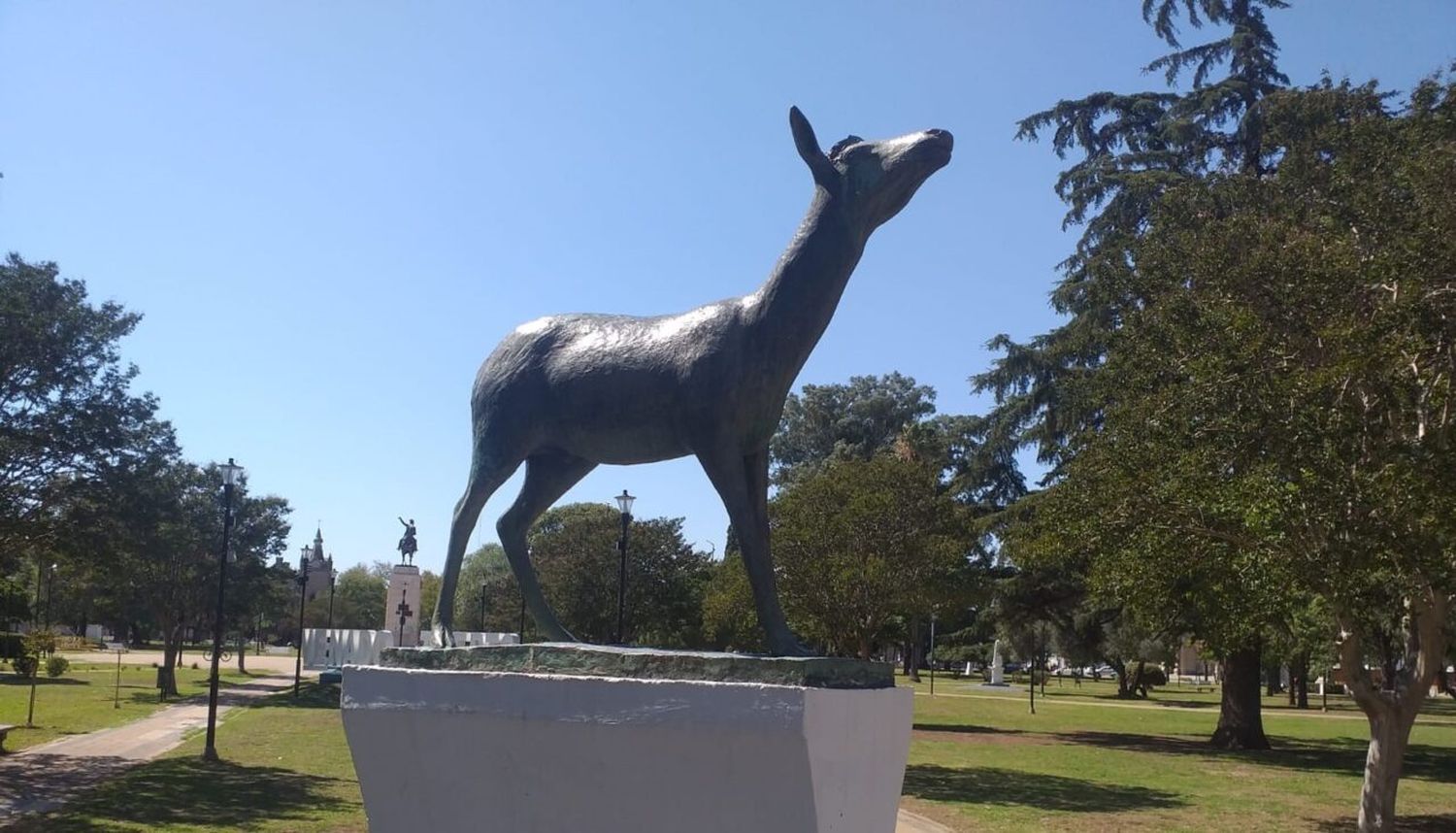 Insólito y repudiable: le cortaron los cuernos al Venadito