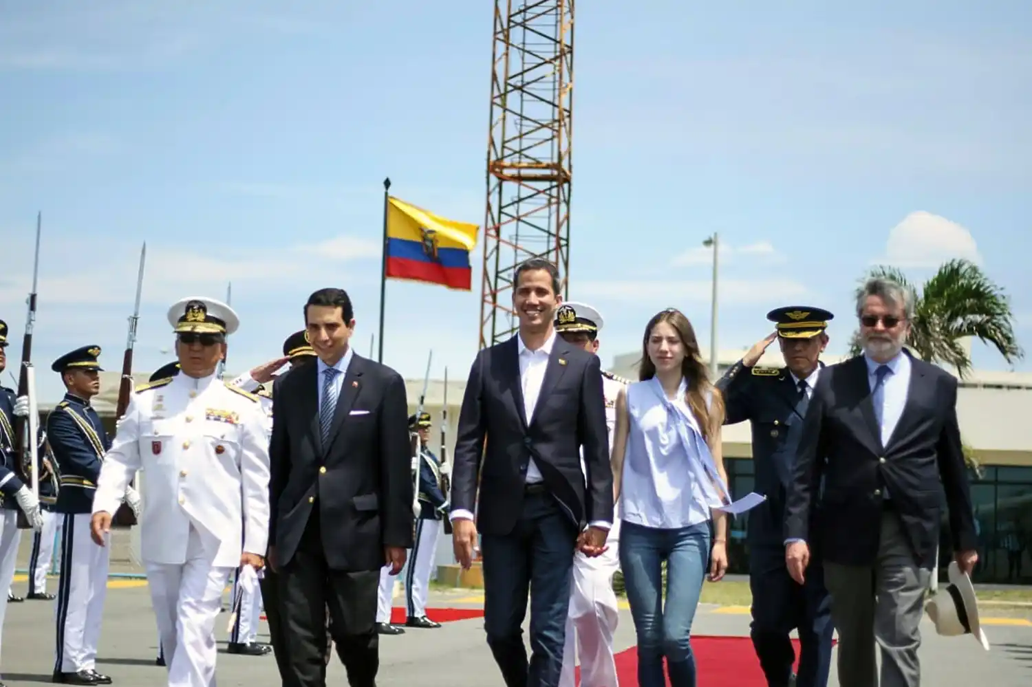 Guaidó convoca a concentraciones en Venezuela para su regreso 