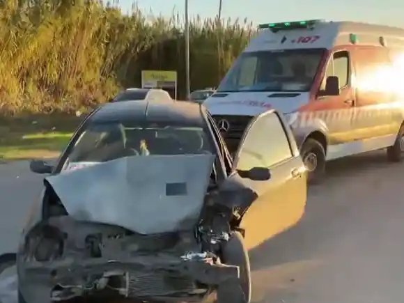 Fuerte choque en la zona sudoeste de Rosario: cinco heridos con lesiones leves
