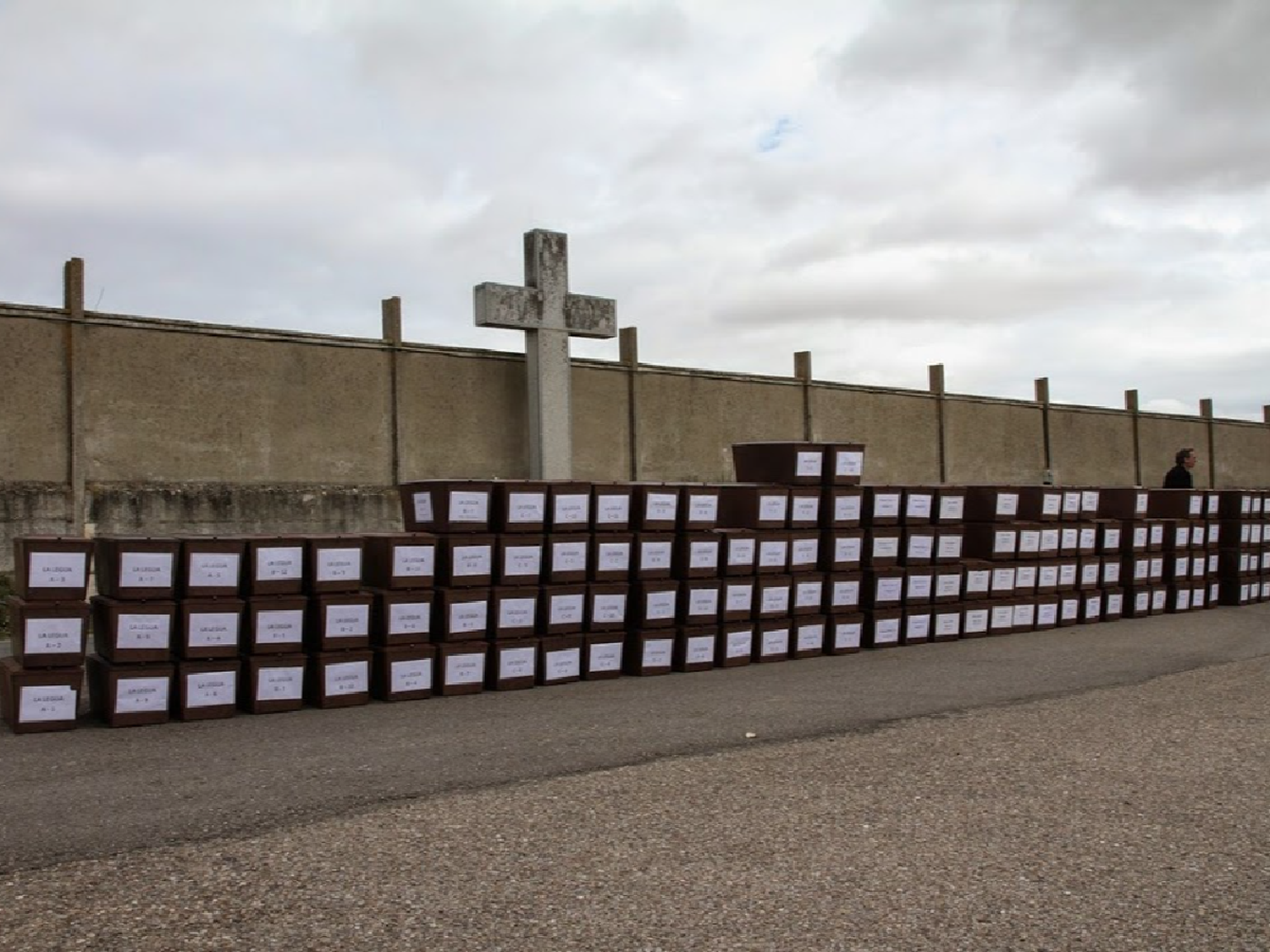 Publican en España un impresionante archivo fotográfico de las exhumaciones de fosas comunes del franquismo