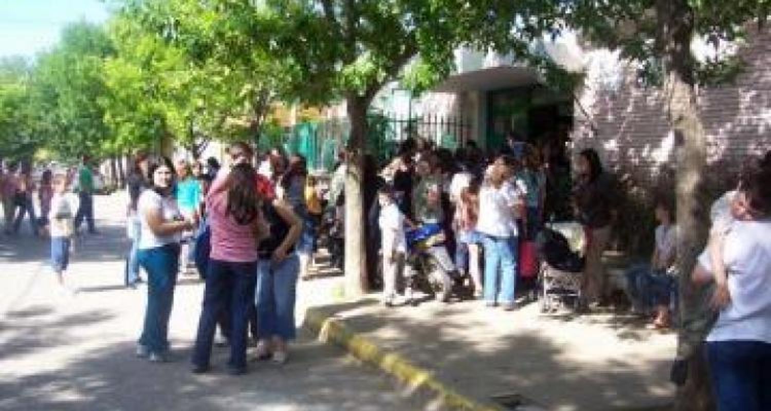 Cruzan datos de la inscripción en los jardines