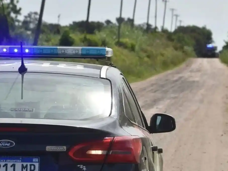 El delincuente maniató a la víctima de pies y manos, le puso un pañuelo en la boca y una bolsa en la cabeza.