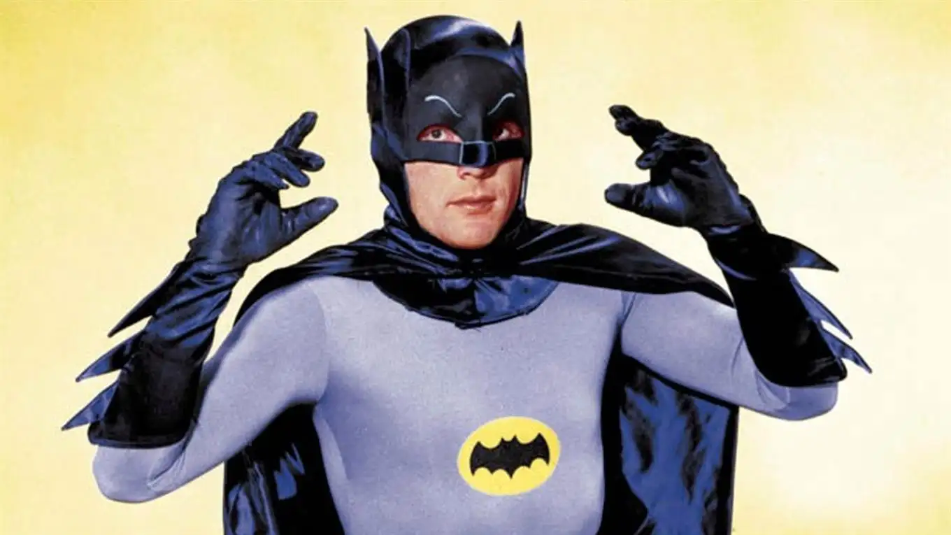 En honor a Adam West, encenderán la “bati-señal” en Los Angeles