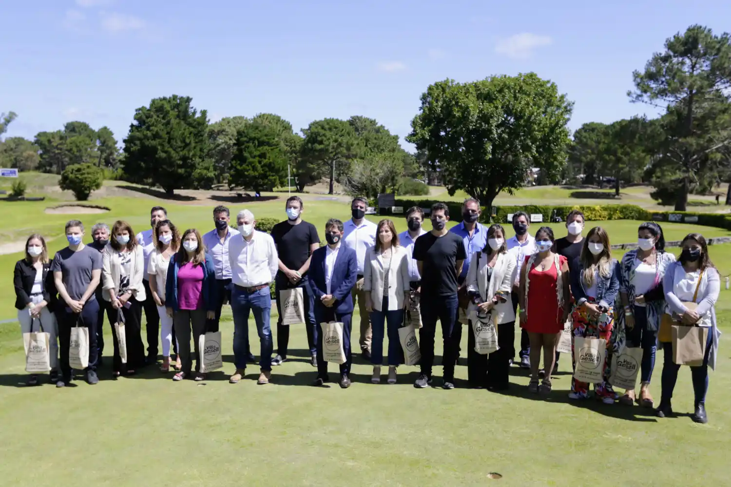 Axel Kicillof se reunió con representantes del sector productivo en Villa Gesell
