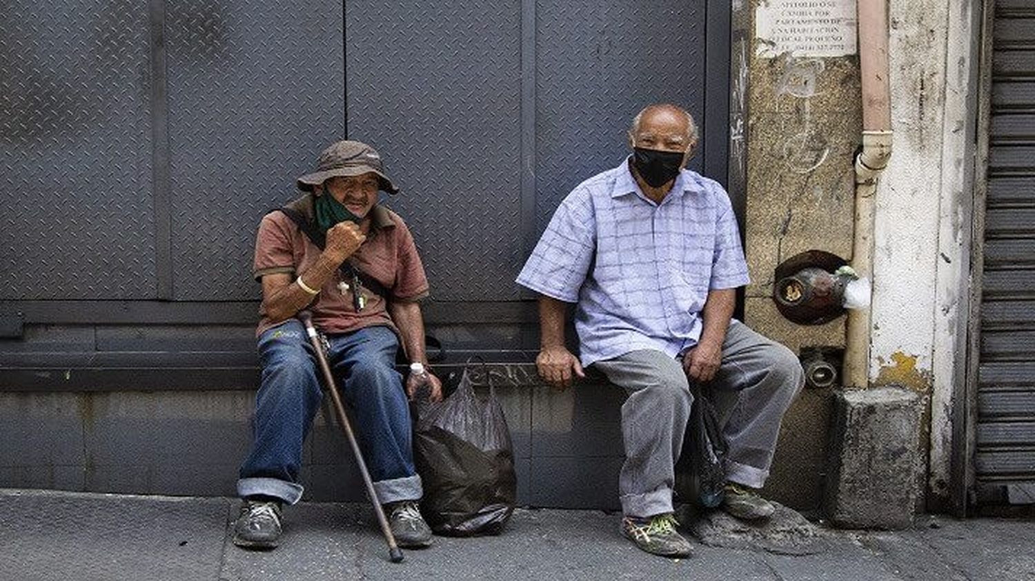 ¡POBRES Y CON HAMBRE! La rudeza de ser adulto mayor en Venezuela