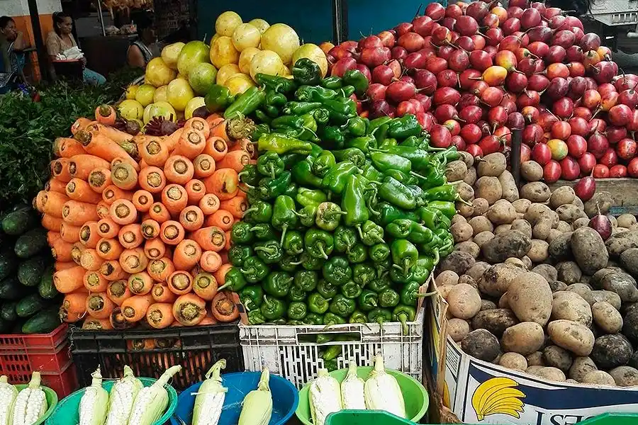 El consumidor pagó en diciembre más del triple de lo que cobró el productor