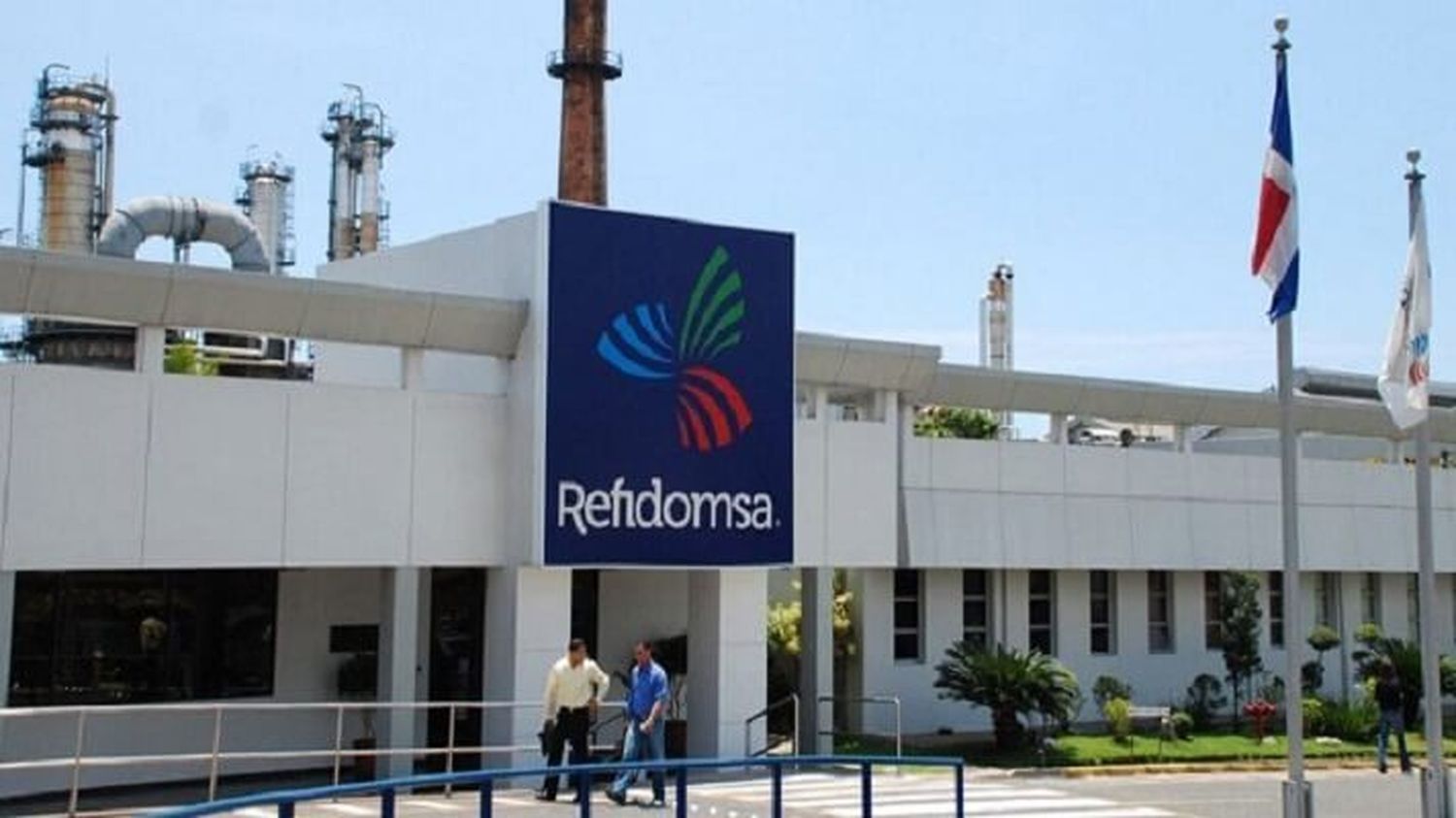 MADURO REMATA a precio de gallina flaca una refinería que a Chávez le costó un realero