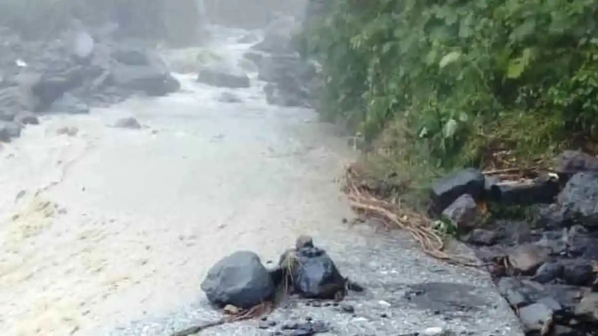 TORRENCIALES LLUVIAS EN MÉRIDA: Joven fallece al intentar cruzar una quebrada desbordada con una moto