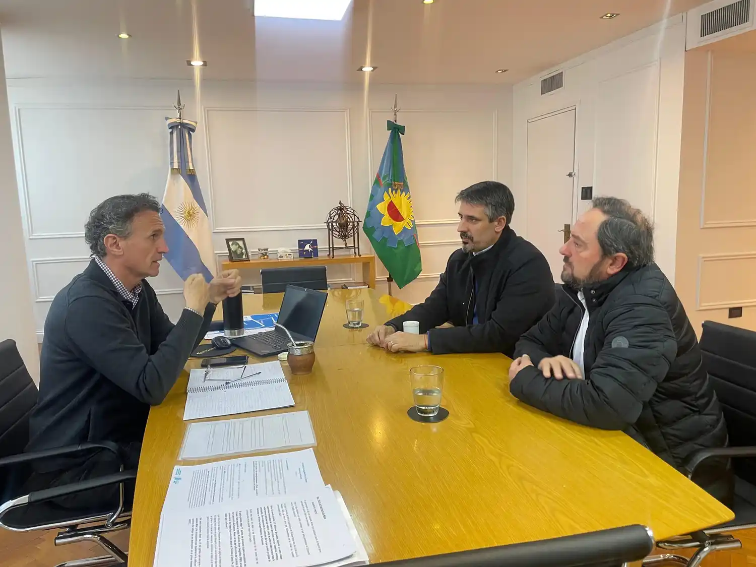 Ruenión entre Sebastián Ianantuony y Gabriel Katopodis.