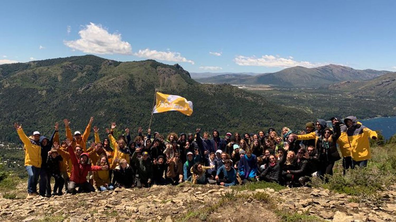 El primer viaje de egresados terminó con casos de COVID-19