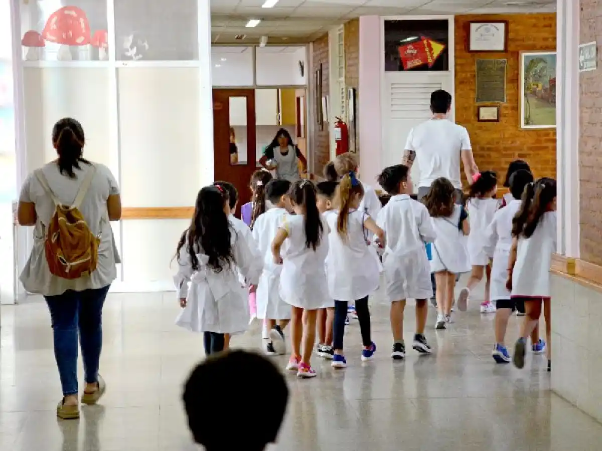 Coronavirus: el gobierno evalúa extender la suspensión de las clases