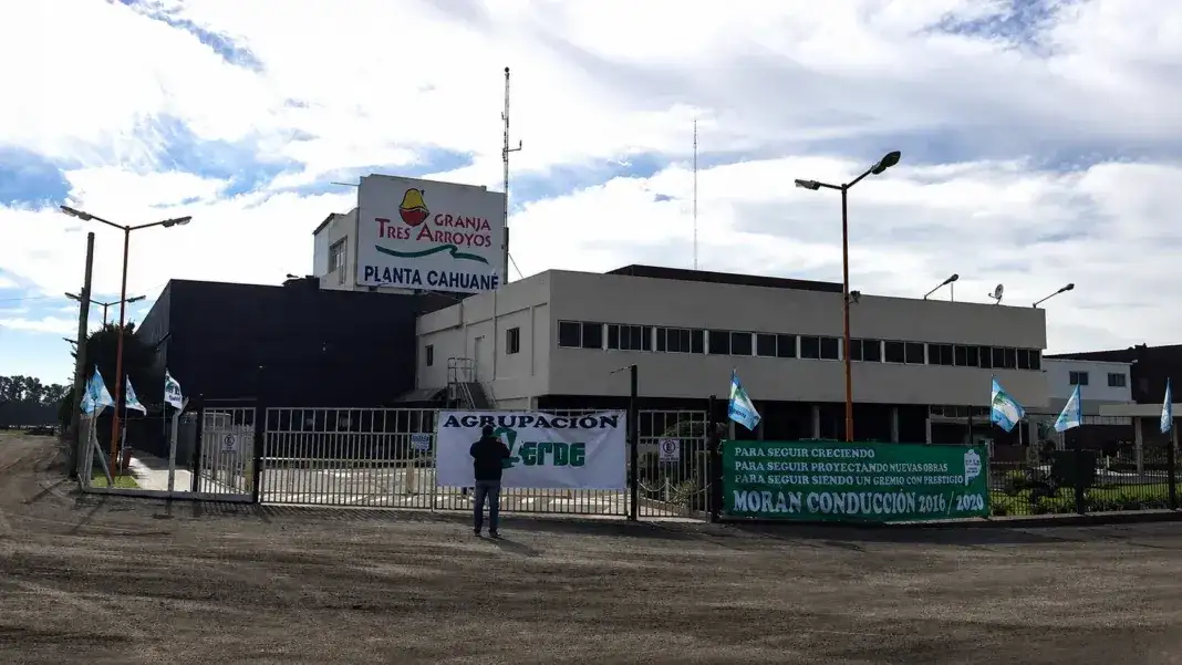Granja Tres Arroyos frenó su planta de Capitán Sarmiento y crece la preocupación por 900 empleos