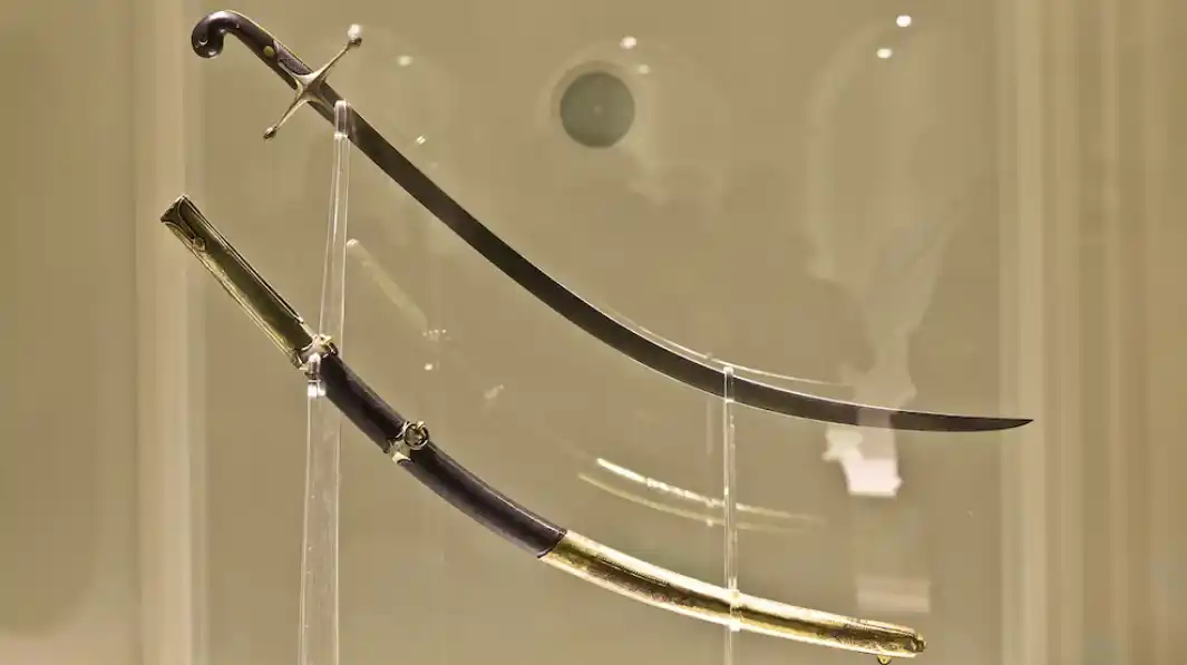 El Decreto 81/2026, firmado por el presidente Javier Milei y publicado en el Boletín Oficial, formalizó la nueva custodia militar del sable histórico