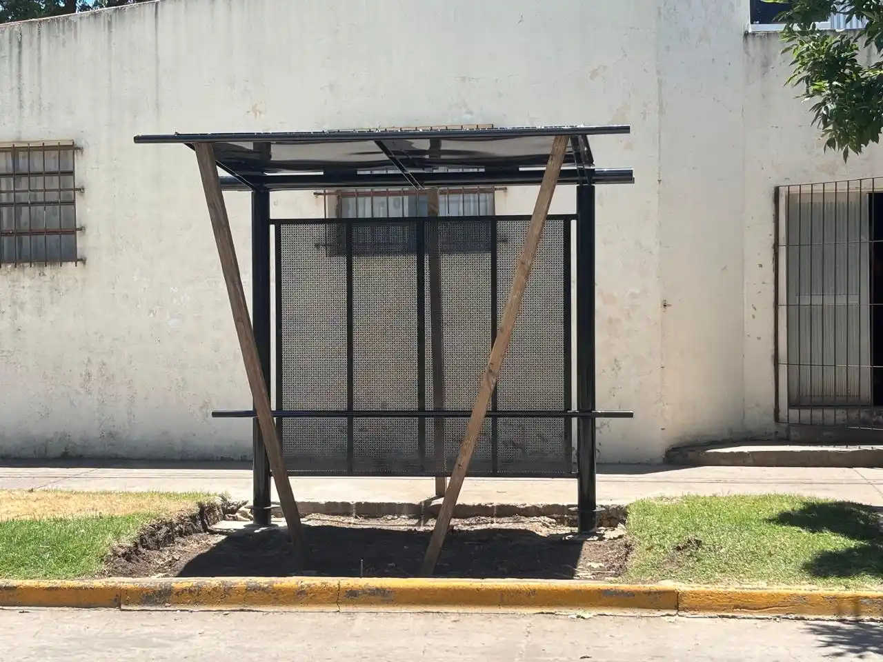 Se colocan nuevas garitas para el Sistema de Transporte Público Urbano de Pasajeros.