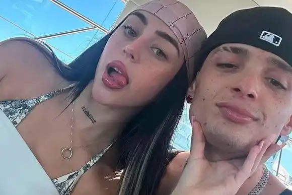 Filtraron nuevas fotos de Peso Pluma abrazado a otra mujer mientras estaba de novio con Nicki Nicole