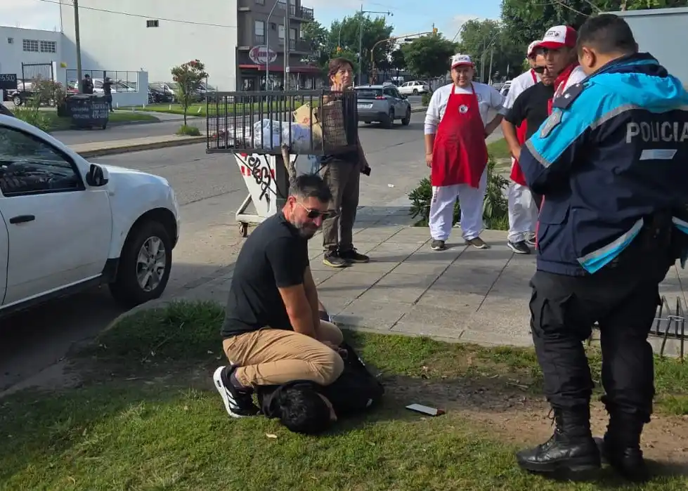 El agente actuó rápidamente y pudo frustrar el intento de robo.