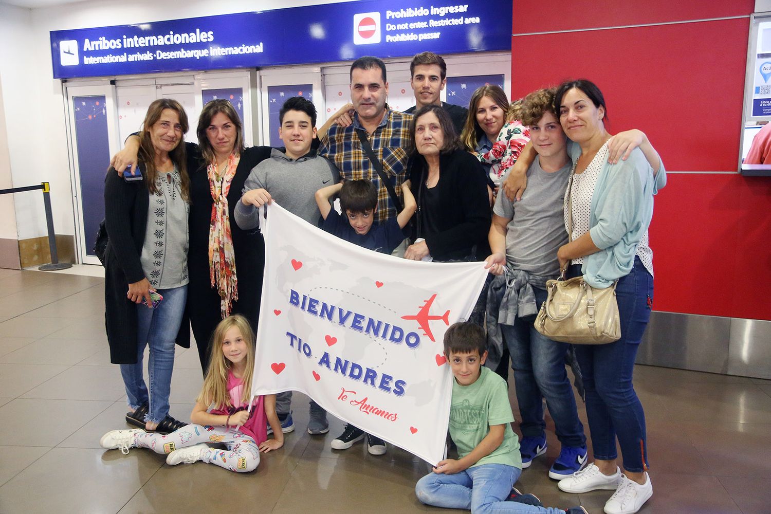 AA2000 reunió a dos hermanos en Ezeiza después de 17 años