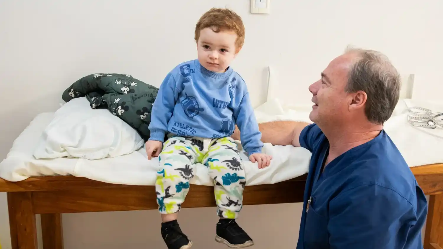 Horacio Rey: “En población infantil vacunamos a las mamás, a las embarazadas, hasta los 6 meses que tengan los bebés, y los bebés se vacunan de 6 meses a 2 años”