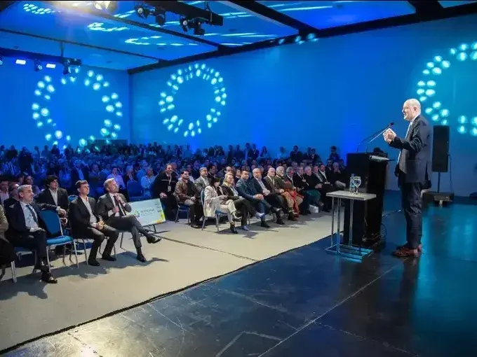 Sturzenegger defendió en Paraná la transformación del Estado y anunció nuevas medidas para profundizar la desregulación económica