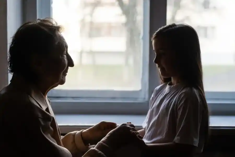 Como el padre no lo hizo, la abuela ahora le tiene que pagar la cuota alimentaria a la nieta