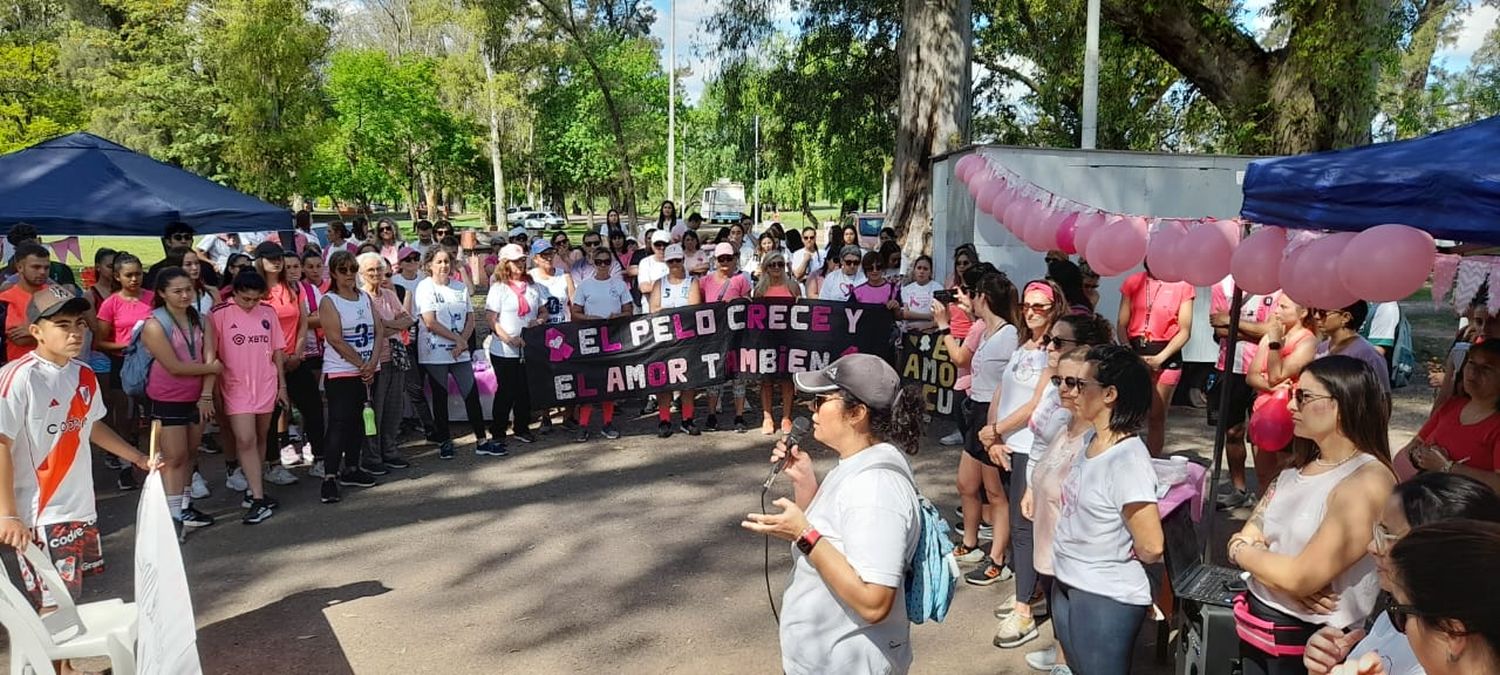 Numerosa participación en la “Caminata Rosa”