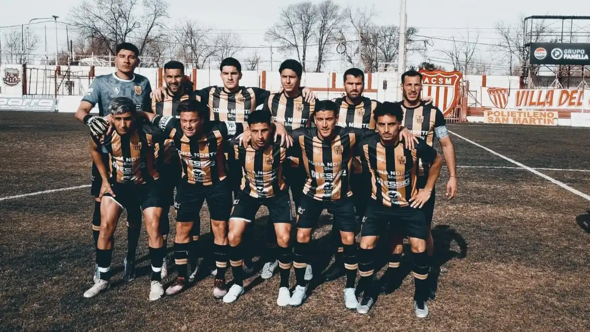 La formación inicial de Santamarina, el domingo pasado en Mendoza.