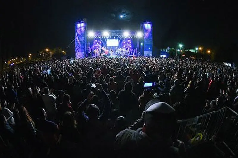 Vizzotti anunció que desde el 16 de noviembre habrá aforo del 100% para eventos masivos