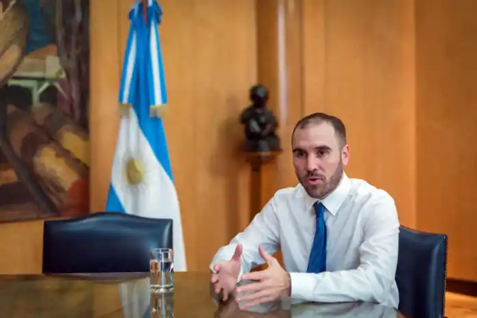 Guzmán volvió a negar una eventual devaluación del peso