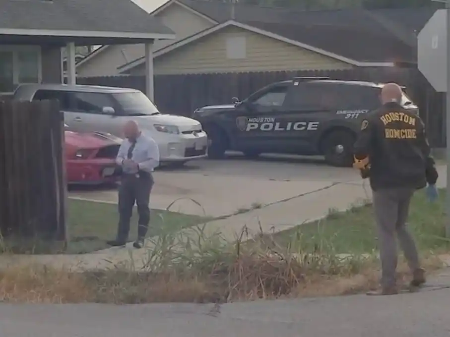 Houston: Detectives de homicidios buscan evidencia donde un niño de 11 años recibió un disparo mortalFoto: ABC NEWS