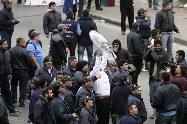 Conflicto en Línea 60: Tras los violentos incidentes, continúan las negociaciones