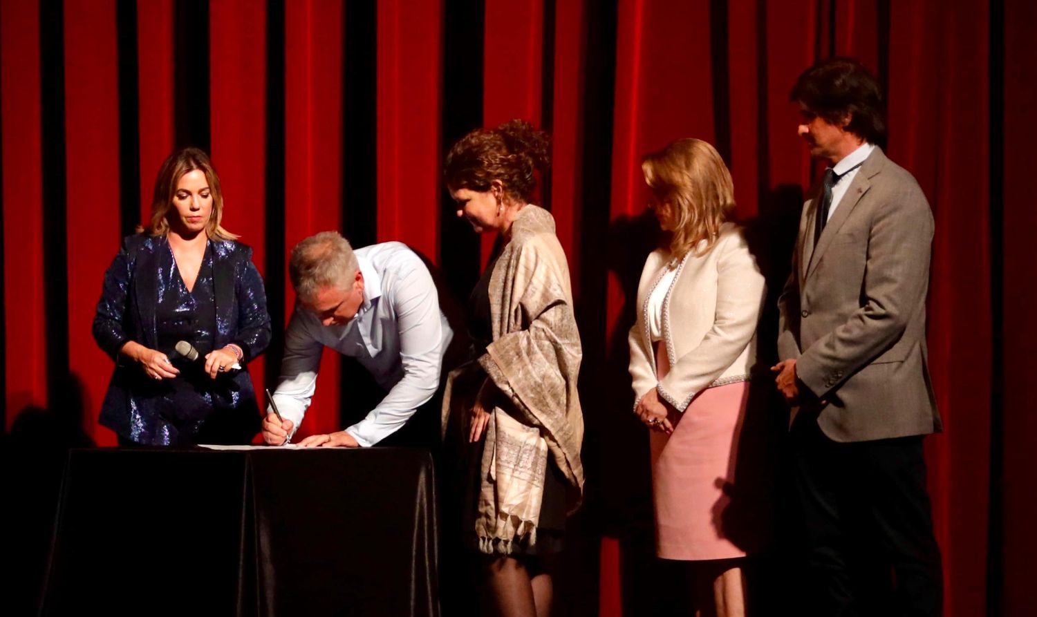 El acuerdo traerá a la ciudad una destacada cartelera teatral.