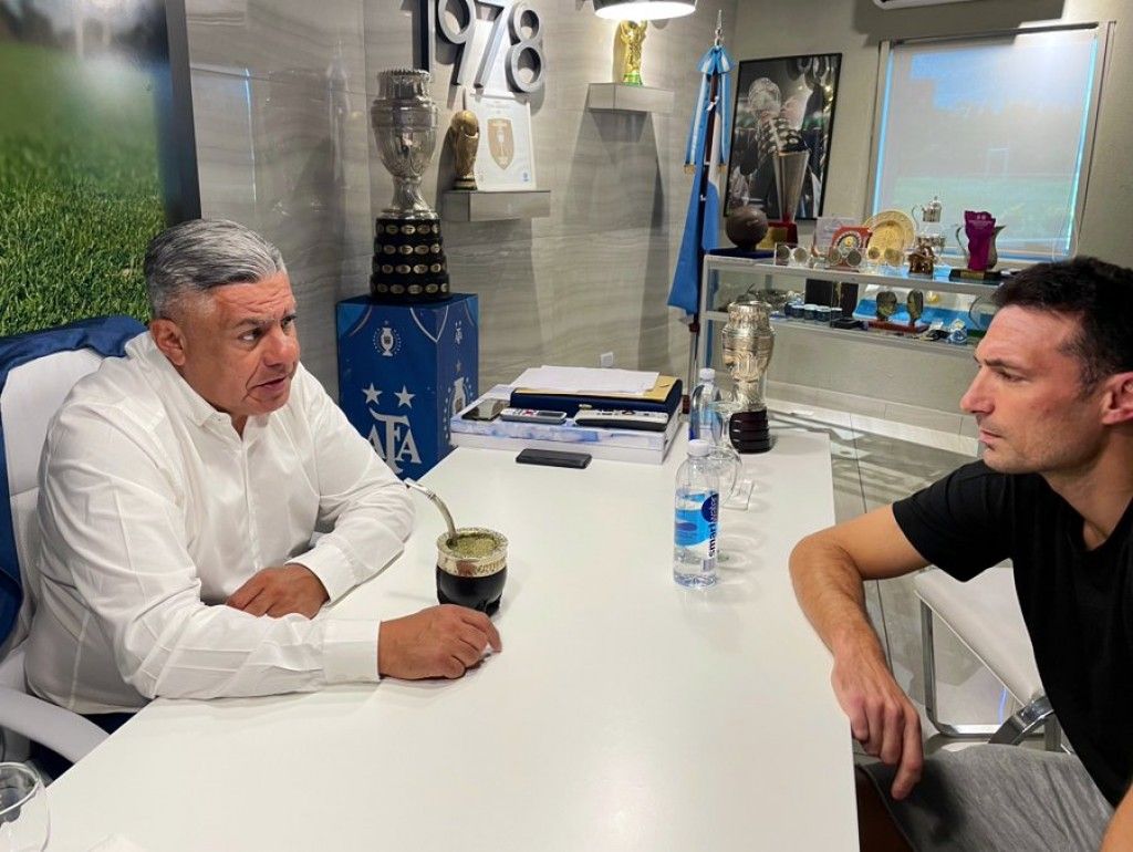 Reunión clave entre Scaloni y Tapia para el futuro de la Selección
