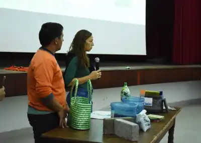 Un basural que se transformó en escuela y fábrica de productos reciclados