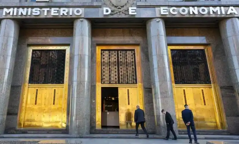 El gobierno logró refinanciar el 100% de la deuda, pero a tasas del 75%