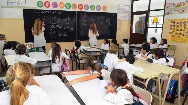 Docentes y estatales: Provincias acuerdan ofrecer un aumento del 18%