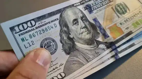 Subió el dólar oficial y el blue bajó, la bolsa operó en baja y el riesgo país sigue estable