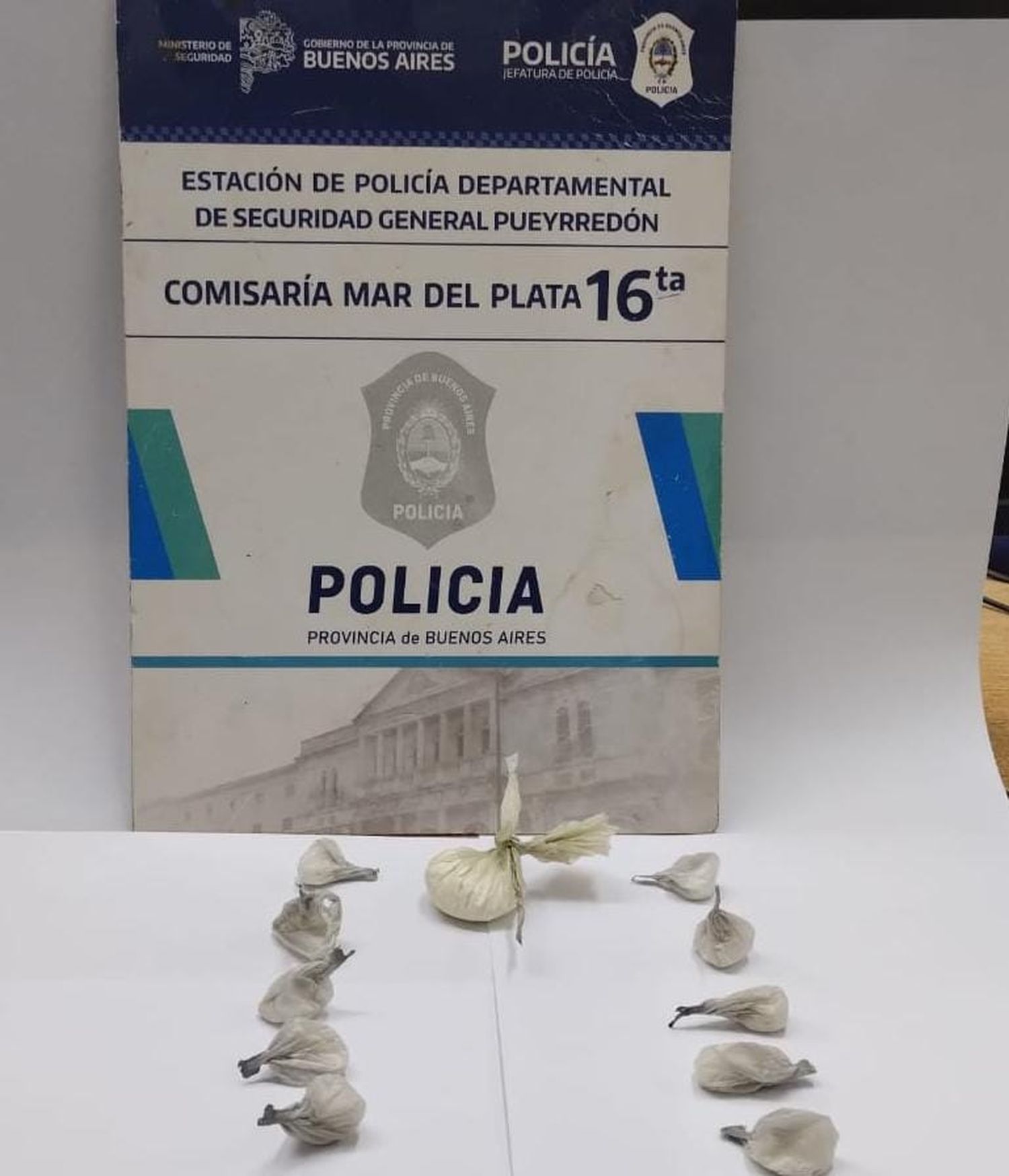 Detuvieron a un hombre con 11 envoltorios de cocaína