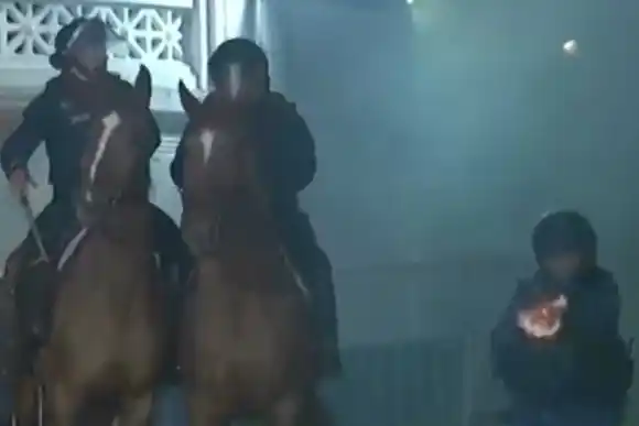 Detuvieron al jefe del operativo de Gimnasia-Boca y al policía que disparó contra el camarógrafo