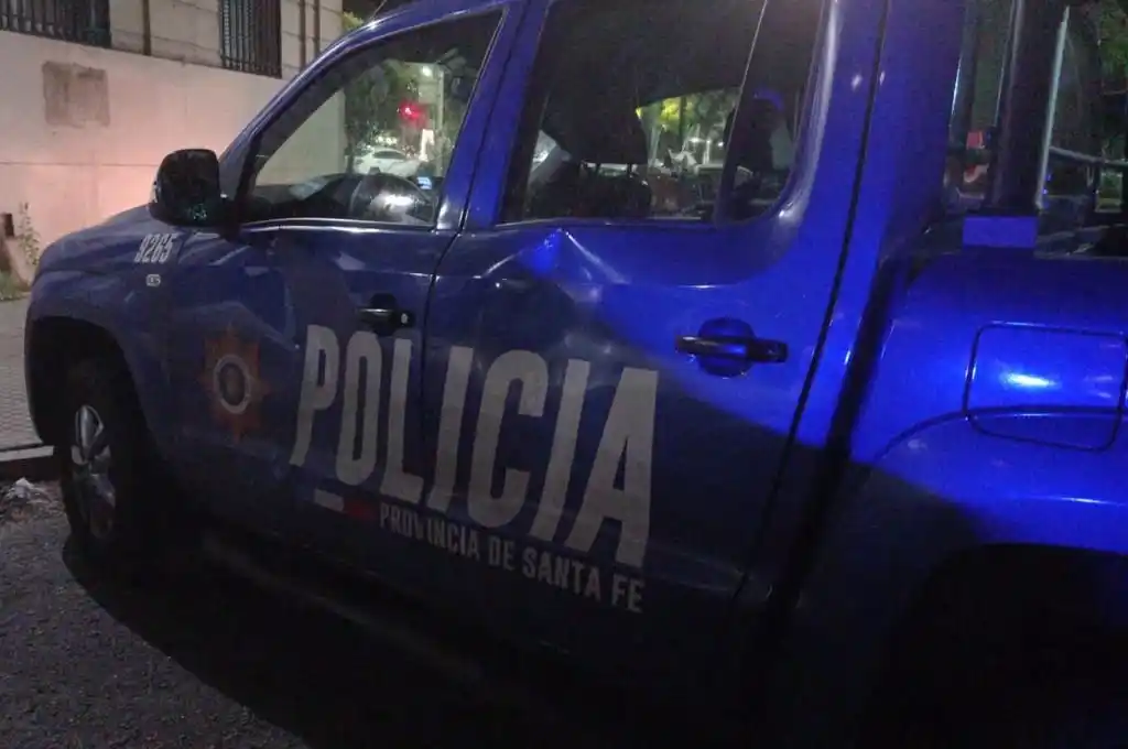 Hinchas de Unión atacaron un móvil policial