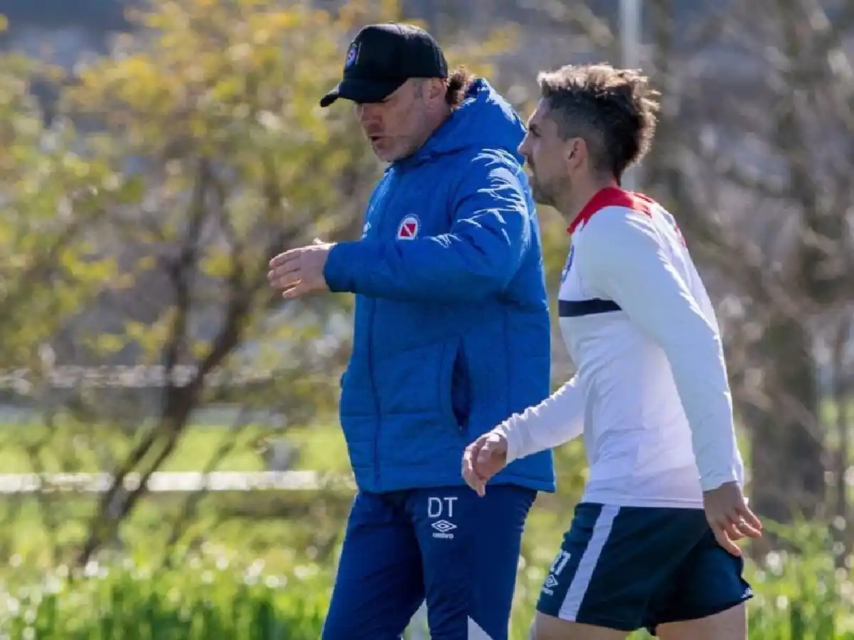 El DT de Argentinos separó del plantel a Hauche